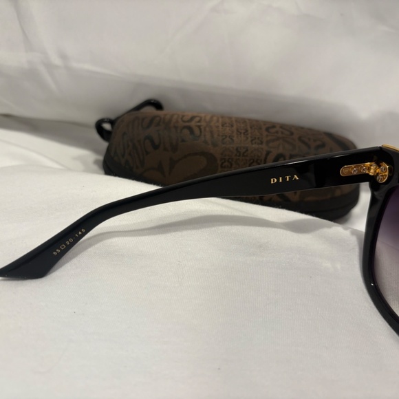 NEW! DITA DAY TRIPPER 22031-A-BLK-GLD; BLACK & GOLD FRAME W/ GREY GRADIENT LENS - Picture 7 of 8